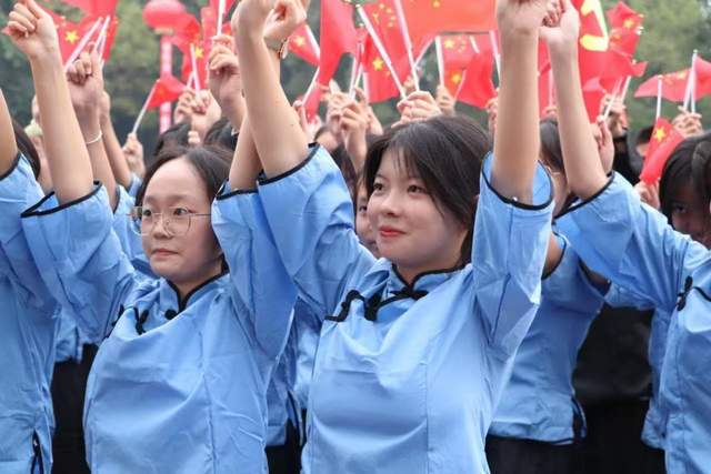 悦动青春强体魄 铸梦中国赞华章！成都盐外第二十二届体育节启幕(图2)