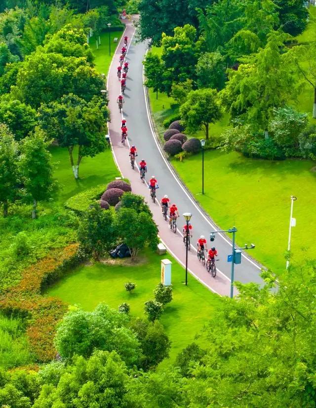2024体育休闲消费报告：骑行成00后热门运动型景区订单翻倍