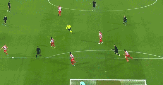 5-2！莱万双响欧冠射手王神锋比肩梅西巴萨双线狂奔(图3)