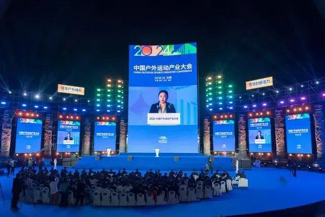 九游app：冰雪头条：体育总局发布《中国户外运动产业发展报告（2023-2024）