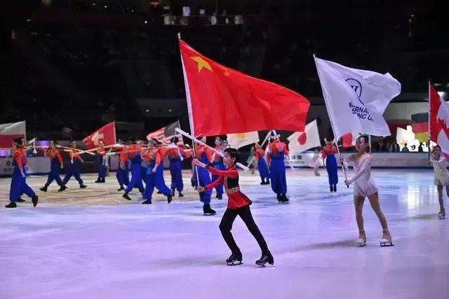 冰雪头条：2024中国杯世界花样滑冰大奖赛在重庆开幕(图2)