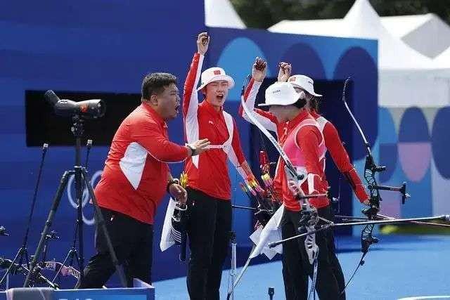 争议！巴黎奥运会重大改判：中国队金牌变银牌现场观众都看懵了(图10)