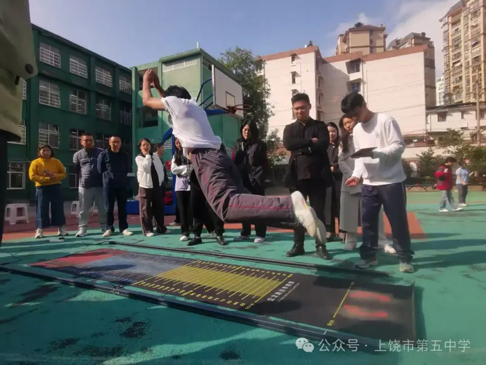 九游app：鸿合智慧体育助力上饶市第五中学打造体育教育新标杆(图2)