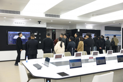 九游官网入口：热烈欢迎杭州未来科技城党工委书记莅临浙江保伦考察交流(图3)
