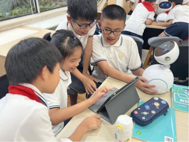 家校社共育、数字化赋能：一起走进上海长宁这些“数智校园”(图4)