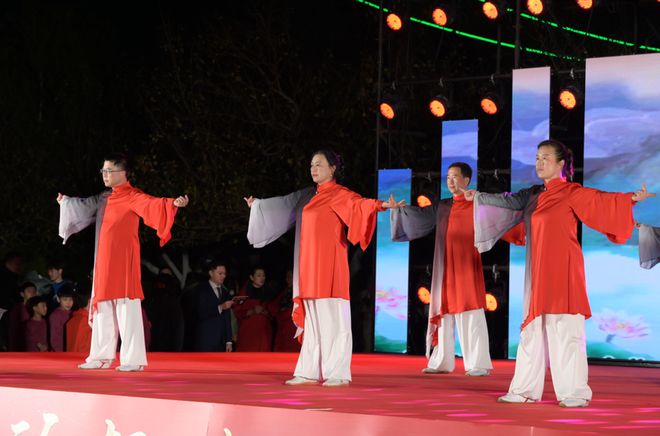 潍坊举行2024年社区特色体育项目展演吸引三千余名市民观看(图5)