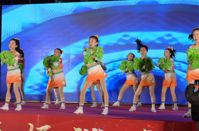 潍坊举行2024年社区特色体育项目展演吸引三千余名市民观看(图4)