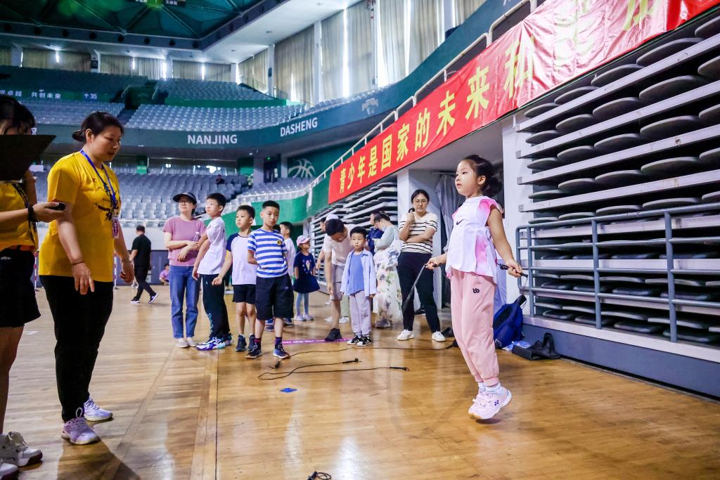 九游app：体育场馆“老先进”的“孩子经”(图3)