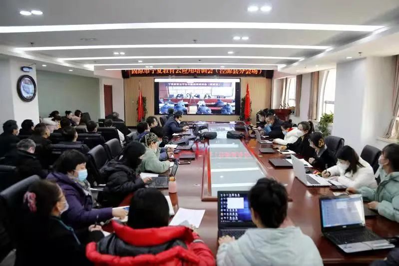 九游app：蓬安县职业中学开展生成式人工智能应用培训