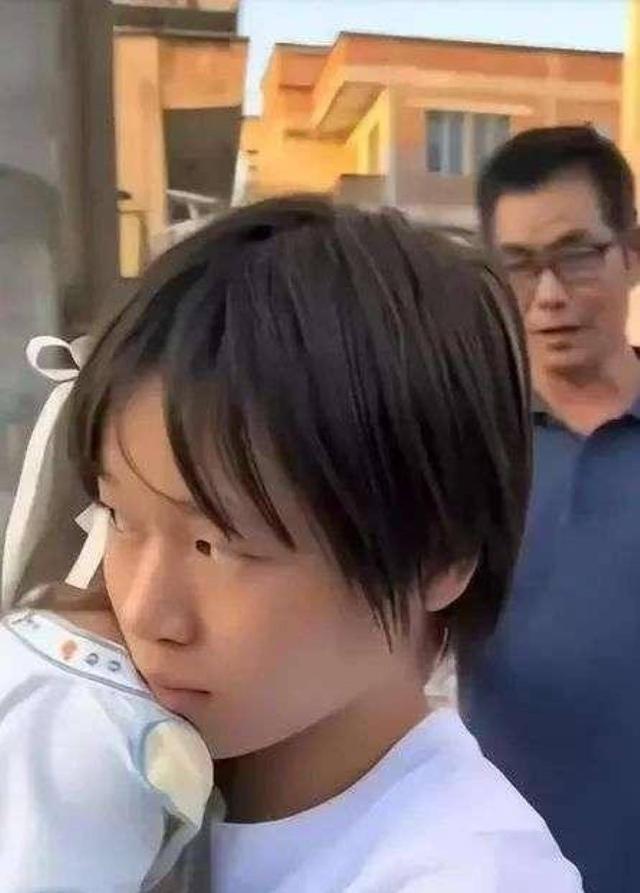 九游app：国宴打包第一人全红婵国宴打包真的是丢人吗？评论区引热议(图3)