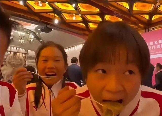 九游app：国宴打包第一人全红婵国宴打包真的是丢人吗？评论区引热议(图5)