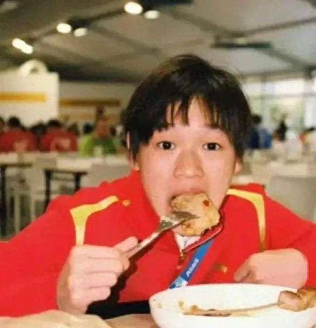 九游app：国宴打包第一人全红婵国宴打包真的是丢人吗？评论区引热议