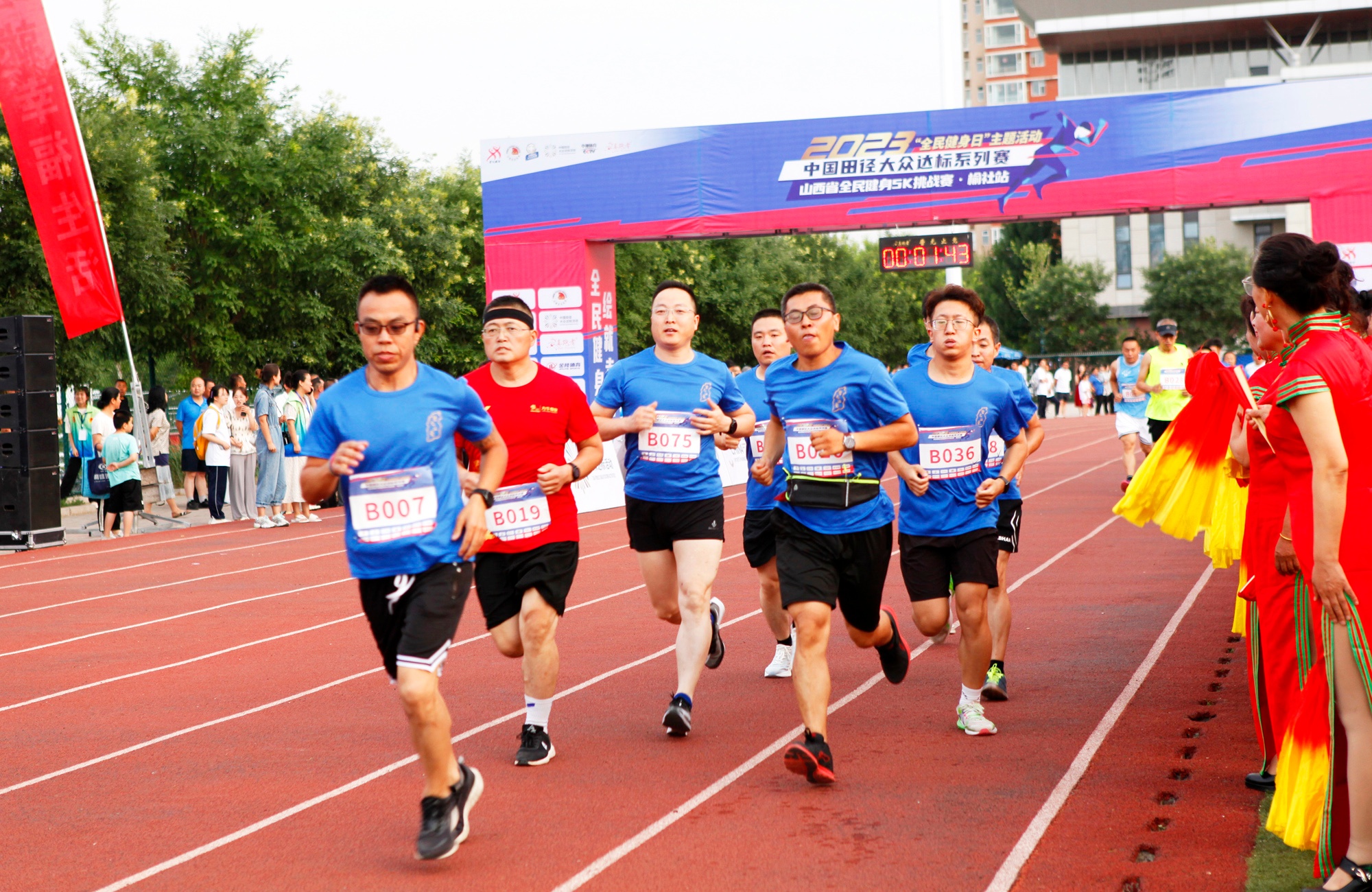 全球首个女性专属高塔竞速挑战赛事就在中国第一高楼！