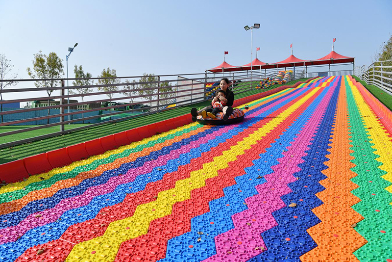 九游app：河北答卷“小器材”撬动“大产业” 沧州海兴体育器材产业迈向“智造”新征程(图2)