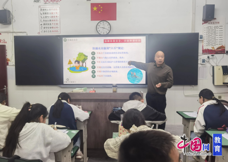 九游体育：师者如炬乐教筠州④赵跃：扎根乡村廿七载甘为人梯育英才(图4)