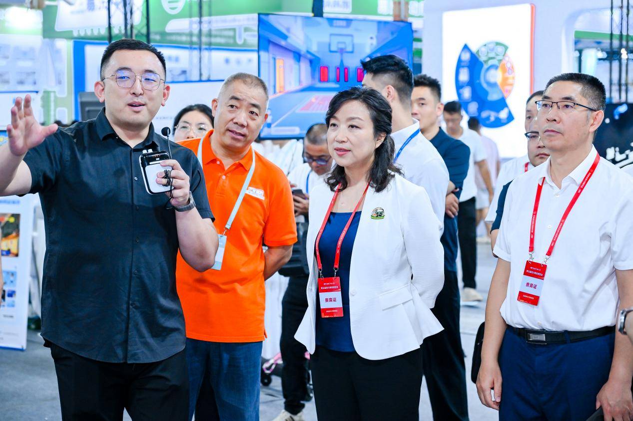 九游官网入口：“数智体教·质育未来”智慧体育产业专题展亮相第五届四川教育博览会(图2)