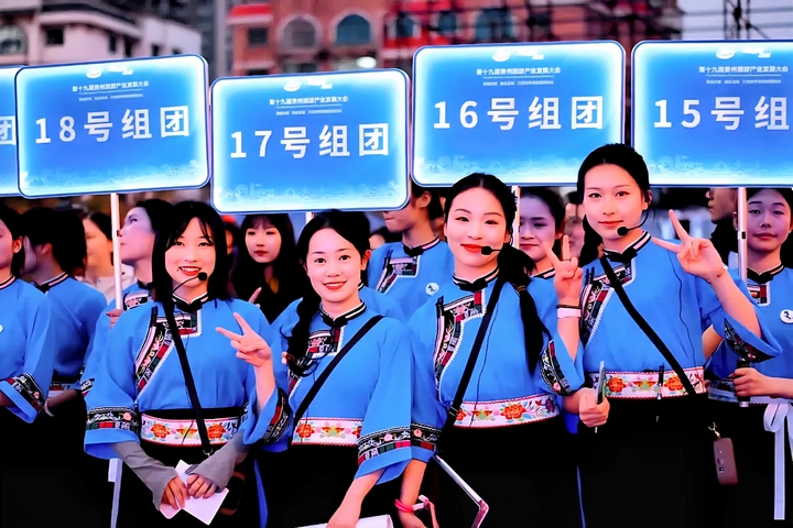 凤行万里映初心 青春聚力助家乡(图1)