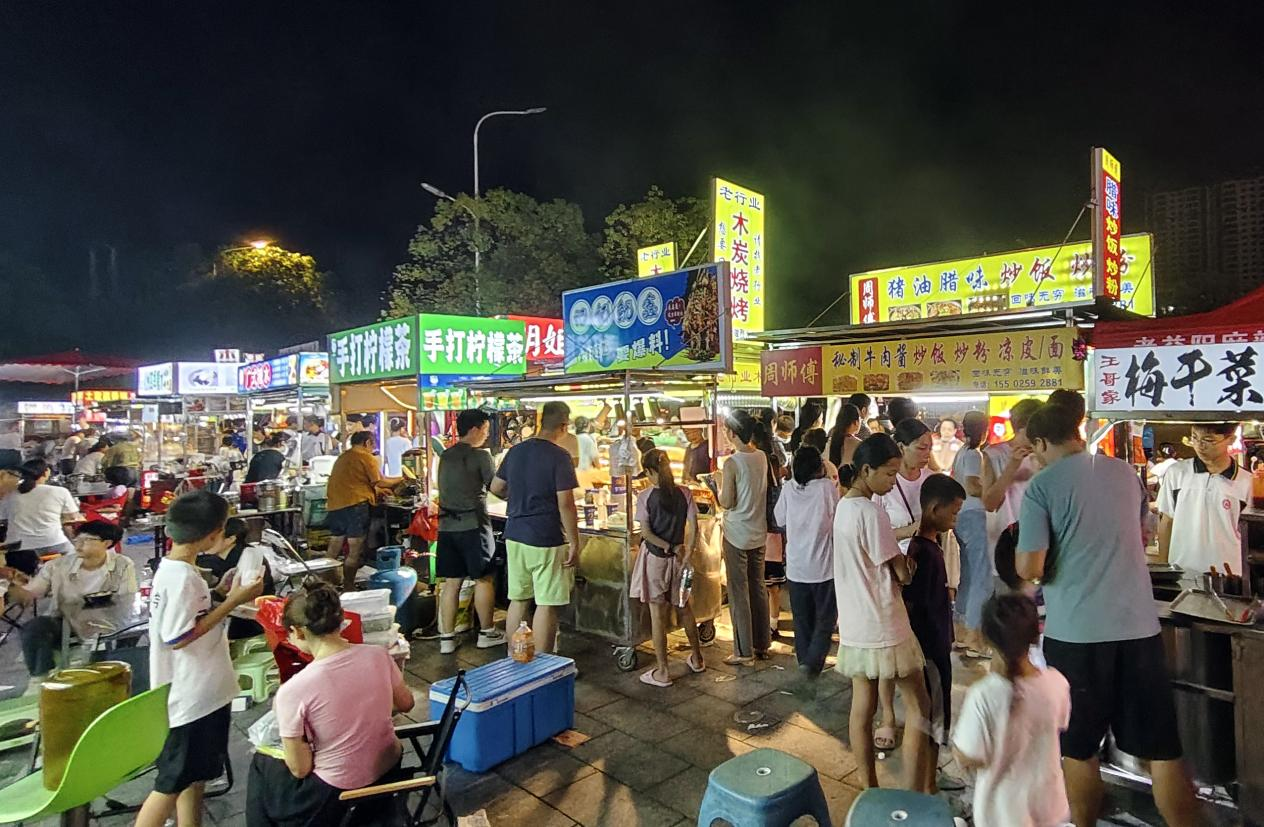 九游app：“足球+”赋能产业链群跃升 娄底“材料谷杯”赛事锻造城市发展新动能(图5)