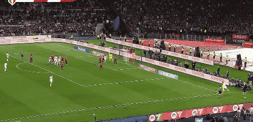 0-1！米兰双冠梦碎 博洛尼亚时隔51年再捧意杯+锁定欧联杯资格(图7)