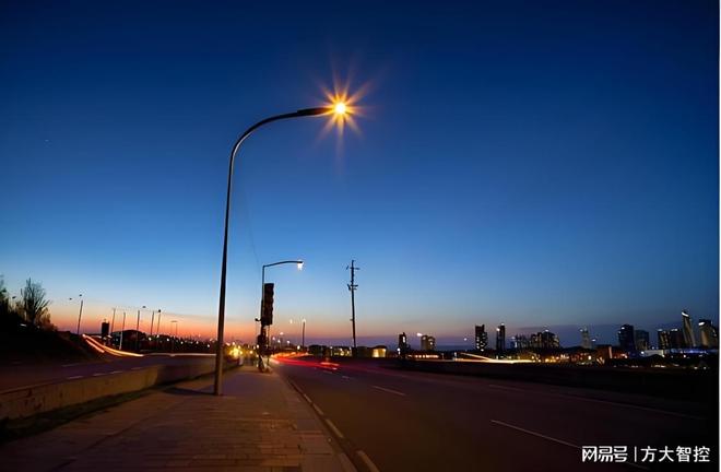 九游app：什么是智慧路灯管理平台？(图1)