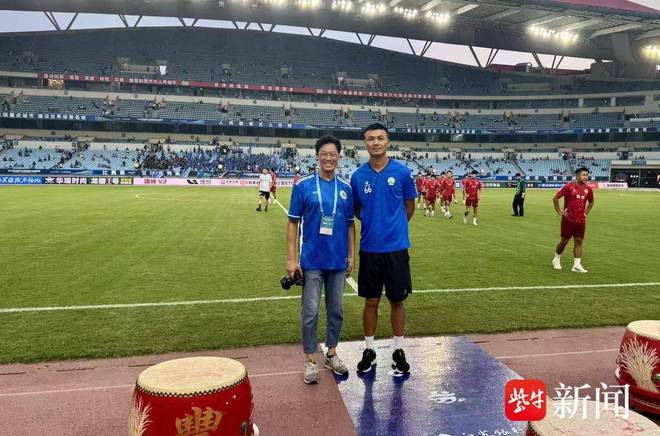6万人齐唱《长大后我就成了你》！ 苏超南京主场致敬教师节(图5)