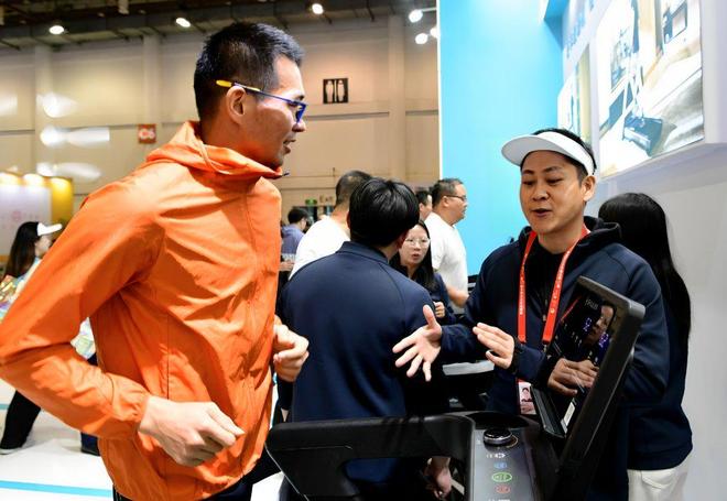 九游官网入口：以深度融合发展为引擎 驱动体育消费升级和体育产业高质量发展(图2)