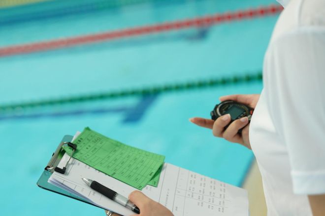 2025年宝山区学生阳光体育大联赛“吴淞中学杯”游泳比赛顺利举行(图4) 2025年宝山区学生阳光体育大联赛“吴淞中学杯”游泳比赛顺利举行(图4)