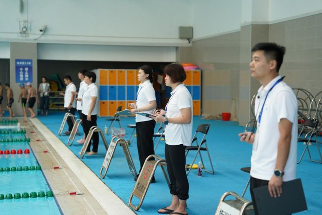 2025年宝山区学生阳光体育大联赛“吴淞中学杯”游泳比赛顺利举行(图7) 2025年宝山区学生阳光体育大联赛“吴淞中学杯”游泳比赛顺利举行(图7)