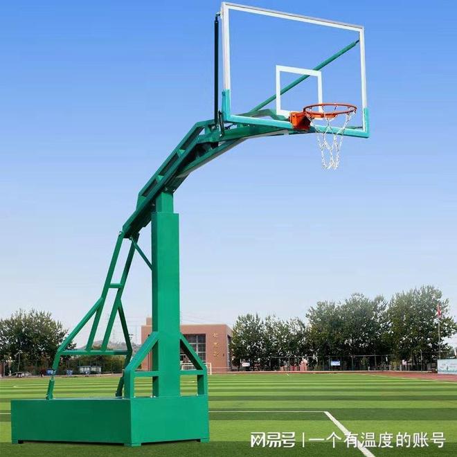 体育设施优选冀晖体育专注悬挂室外室内篮球架品质可靠服(图1)