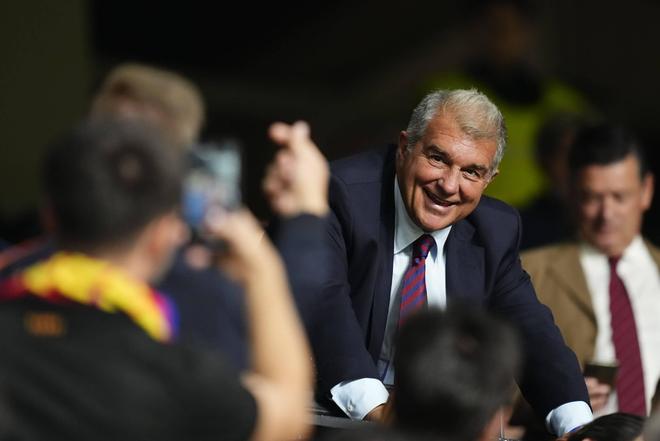 TA：巴萨重返诺坎普过程艰辛距离完全“归家”仍前路漫长(图2)