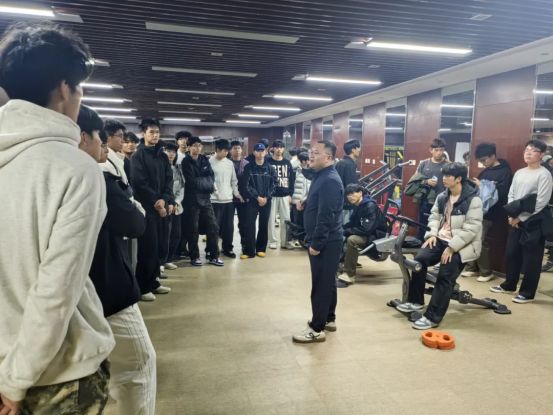 九游app：江苏科技大学好不好？大一进基地实操把体育课上出花样！(图3)