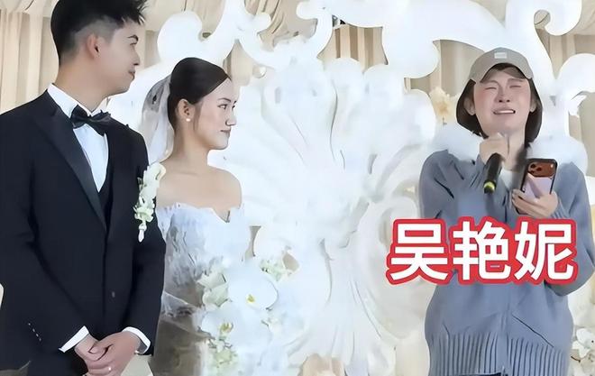 九游官网入口：吴艳妮回成都参加姐姐婚礼在现场直接哭了被吐槽抢新人风头(图3)