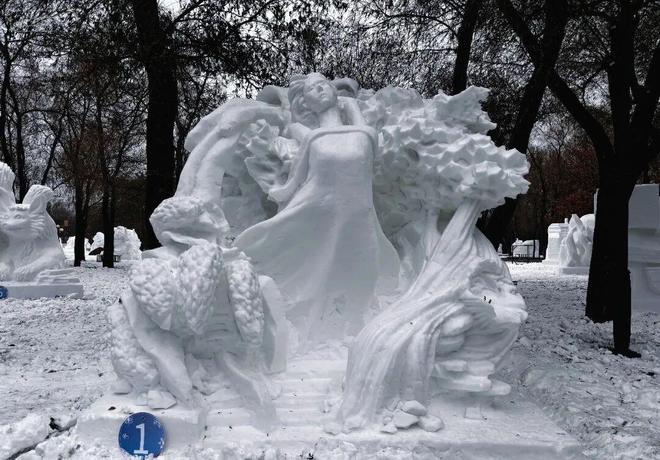 《青苗织梦》《鲸跃山海》斩获一等奖｜第十一届全国大学生雪雕比赛落幕