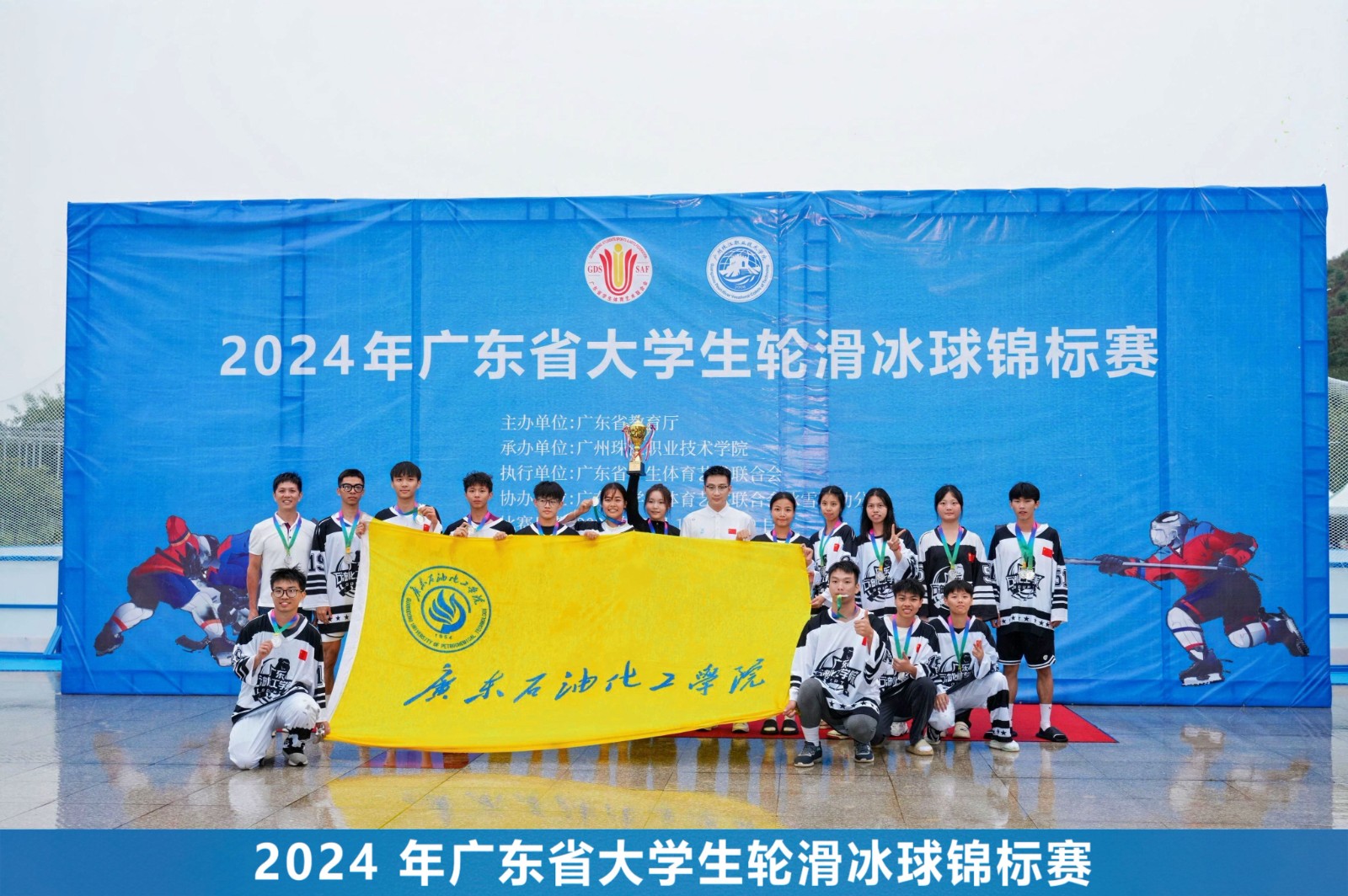 澳一跳伞员被失控降落伞拽出飞机 悬挂高空搏命割绳自救