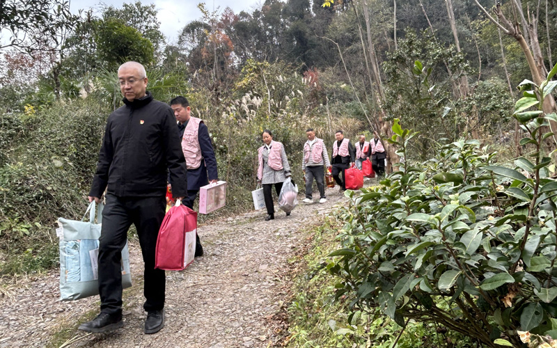 党旗在体彩一线高高飘扬(图2)