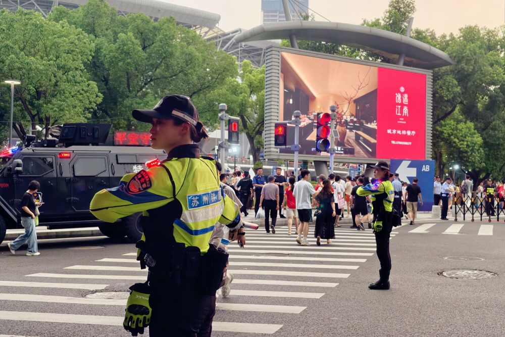 为续写两大奇迹新篇章贡献力量——写在第六个中国人民警察节到来之际(图2)