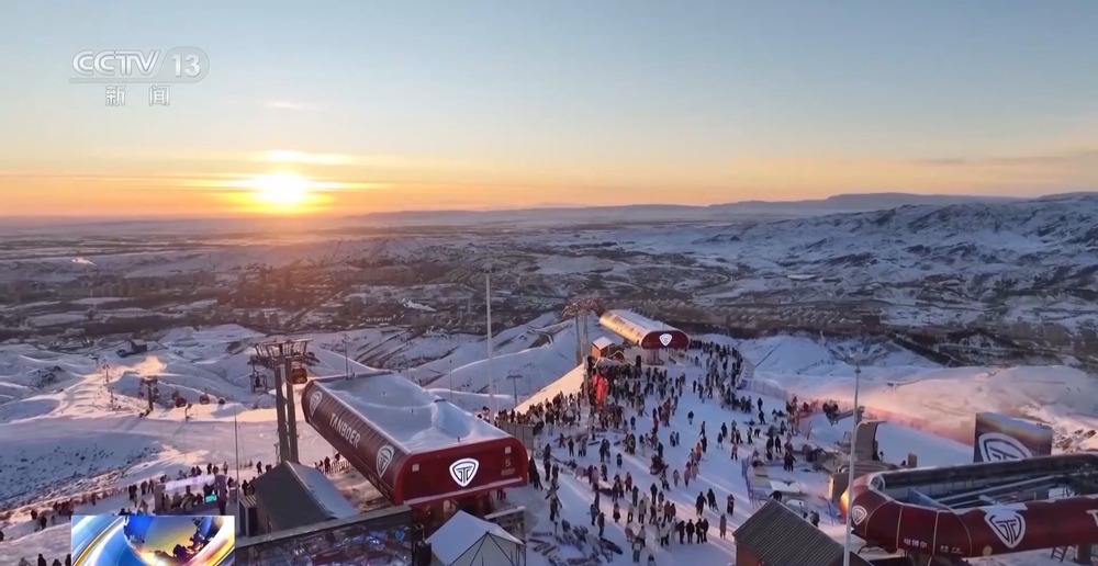 视频丨中小学“雪假”欢乐多 滑雪、“冰浮”解锁冬日乐趣(图10)