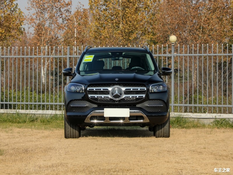 九游app：奔驰“旗舰”SUV升级！新版GLS450配置曝光！尊贵大气还看啥X7(图2)