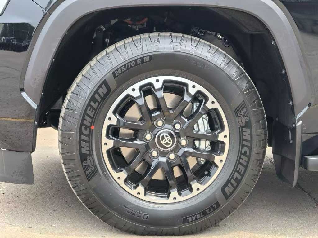 2024款丰田红杉铂金版美版港口现车108万起(图2)