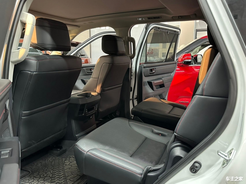 2024款丰田红杉铂金版美版港口现车108万起(图5)