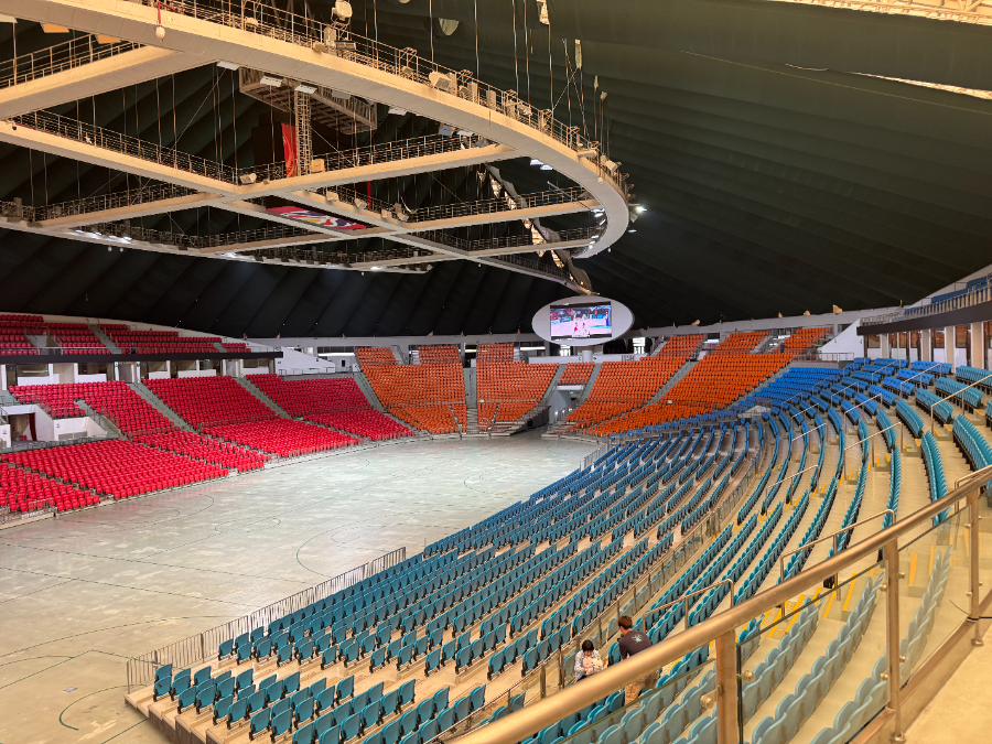 九游官网入口：老场馆的十五运新生命：“拆围透绿”变身城市“绿色客厅”AR导航不再“找不着北”(图2)