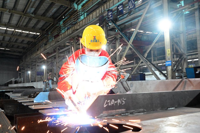 九游app：向上的新重庆致敬每一位发光的“她”