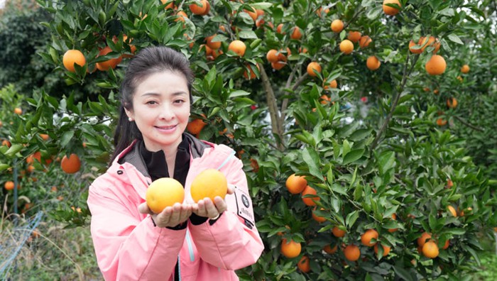 九游app：向上的新重庆致敬每一位发光的“她”(图4)