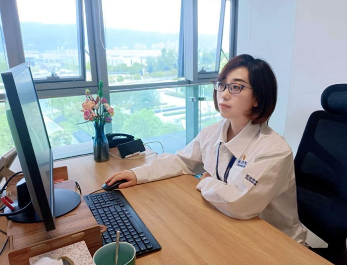 九游app：向上的新重庆致敬每一位发光的“她”(图2)