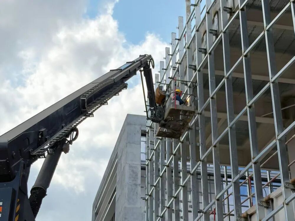 新华社关注：海岛春来早实干筑新程——海南自贸港封关后重大项目建设一线走访(图3)