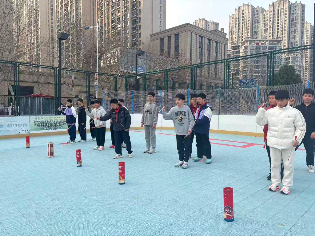 九游官网入口：新学期来啦！让每一位学生“身上有汗、眼里有光”