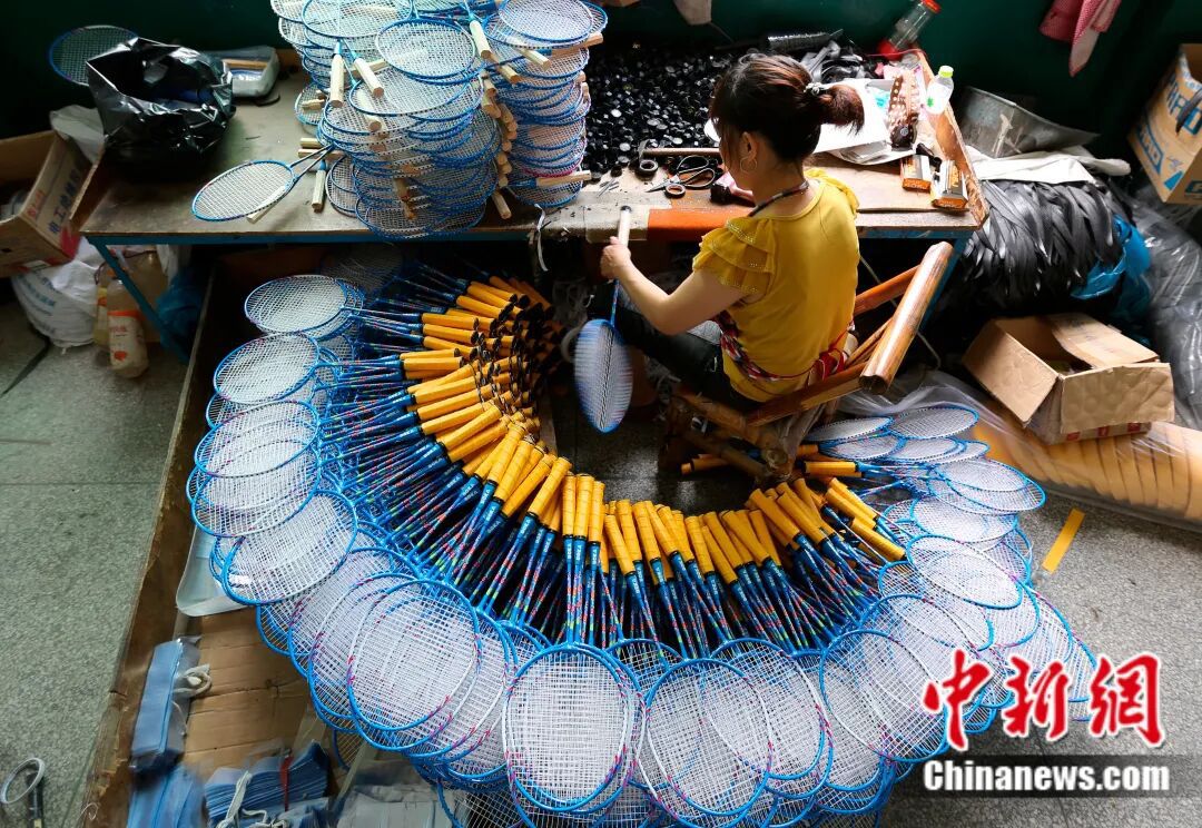 富春江边的一个乡用50年把球拍做“透”了(图5)