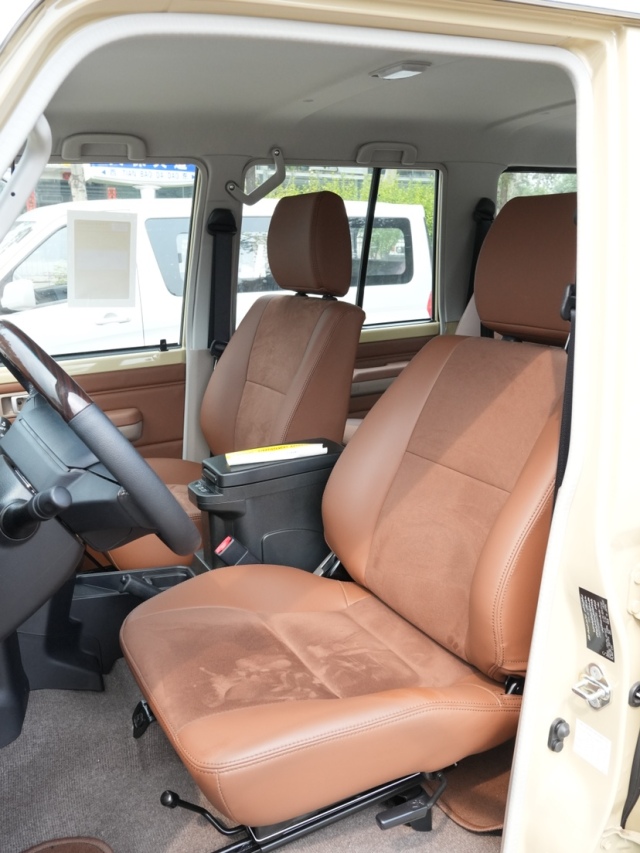 24款丰田酷路泽LC76 28T 柴油自动版最新价格60来万提车(图4)