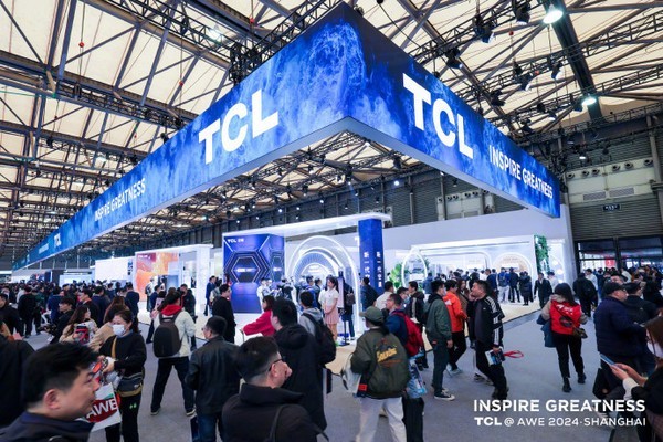 2024巴塞罗那婚礼时装周璀璨瞬间：时尚大片展现设计师风采