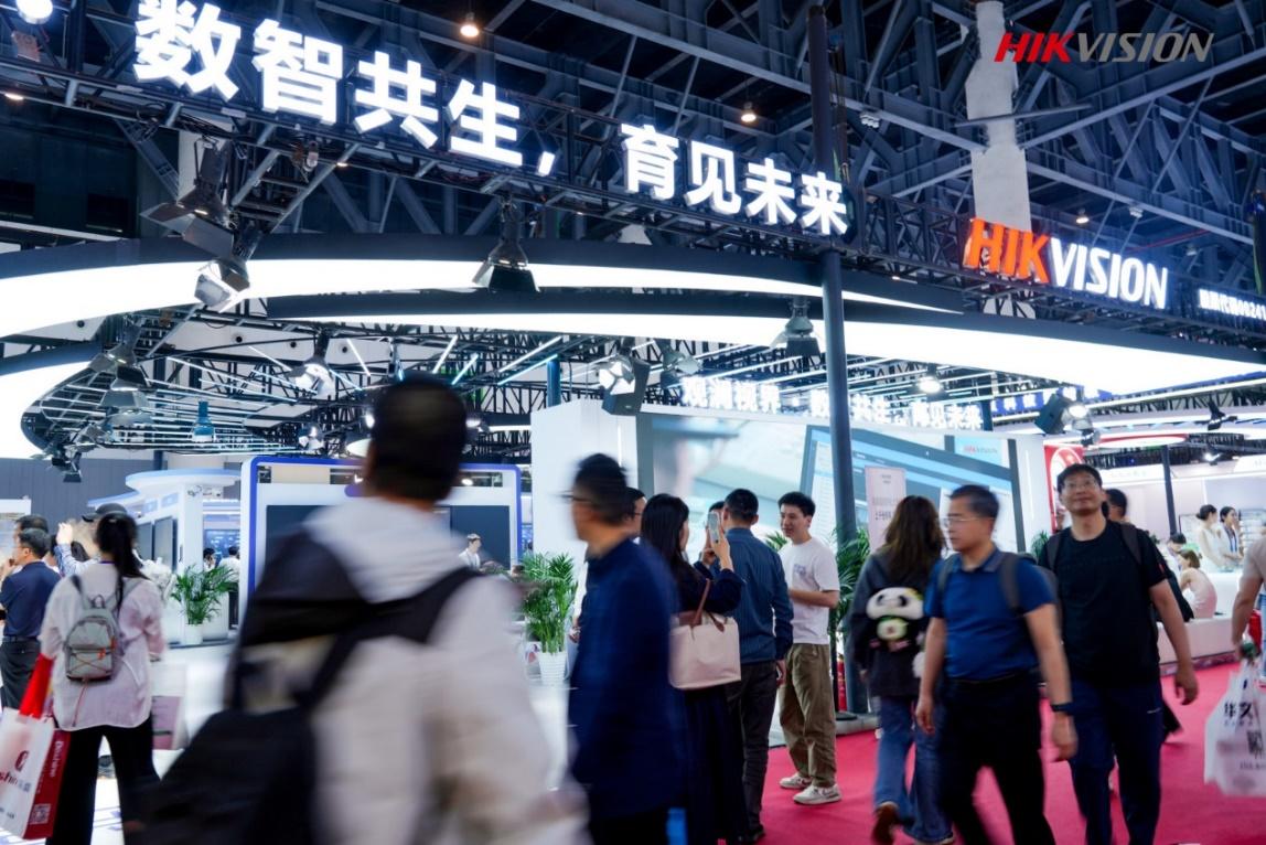 海康威视亮相第87届中国教育装备展智绘教育新生态(图1)